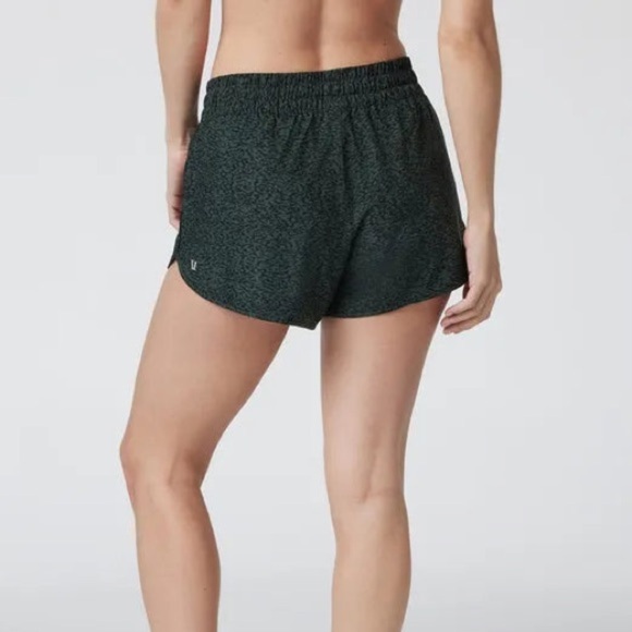 Vuori Green Athletic Shorts with Dolphin Hem Size XL - Picture 4 of 8